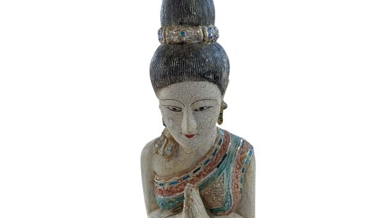 Asiatische Holzstatue