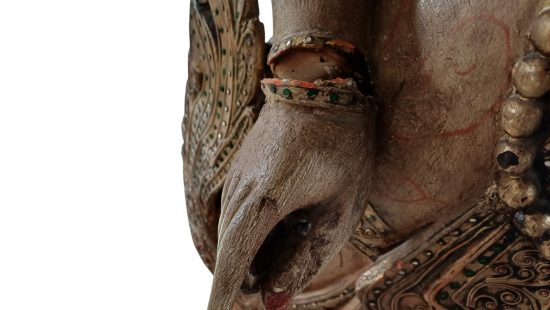 Asiatische Holzstatue