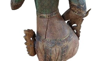 Asiatische Holzstatue