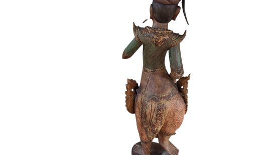 Asiatische Holzstatue