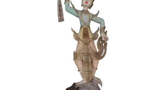 Asiatische Holzstatue