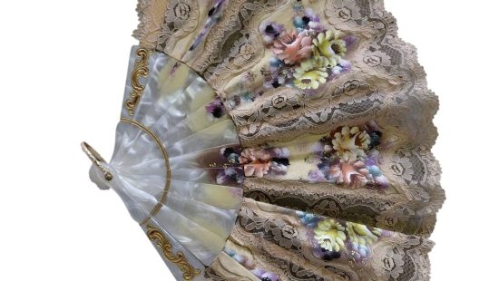 Asiatische Holzstatue