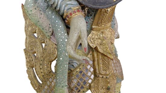 Asiatische Holzstatue