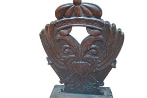 Historischer Holzsessel