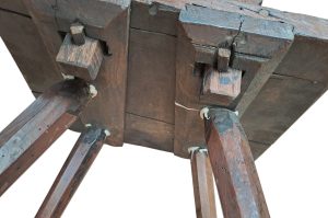 Historischer Holzsessel