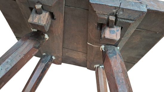Historischer Holzsessel