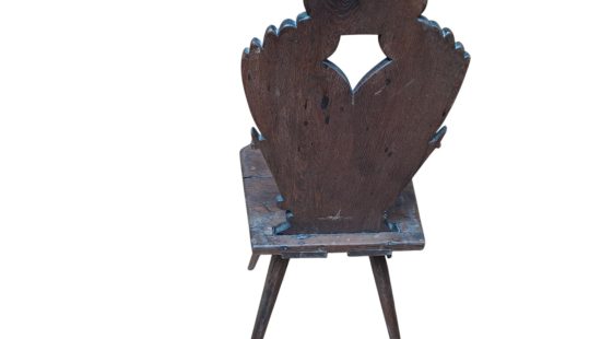 Historischer Holzsessel