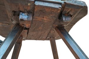 Historischer Holzsessel