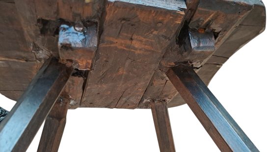Historischer Holzsessel