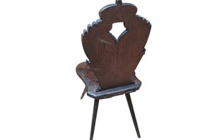 Historischer Holzsessel
