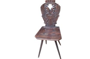 Historischer Holzsessel