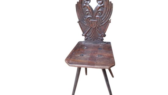 Historischer Holzsessel