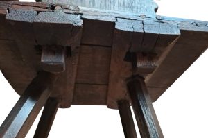 Historischer Holzsessel