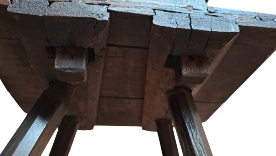 Historischer Holzsessel