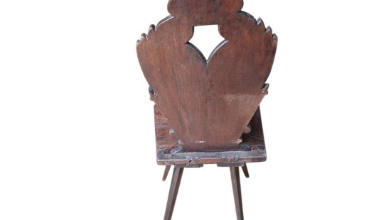 Historischer Holzsessel