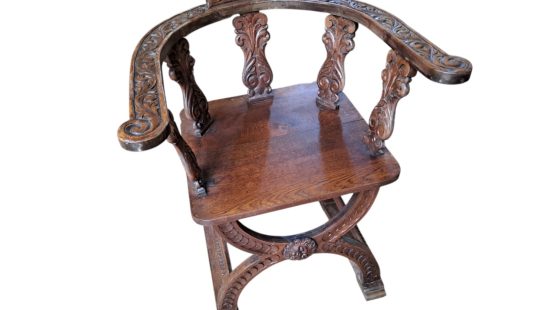 Rustikaler Holzsessel