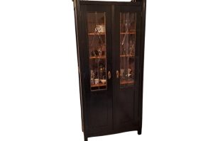 Vitrinenschrank