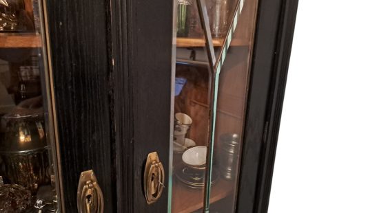 Vitrinenschrank