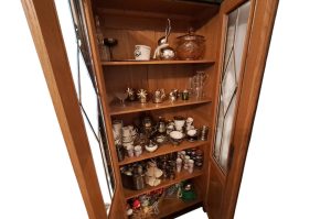 Vitrinenschrank