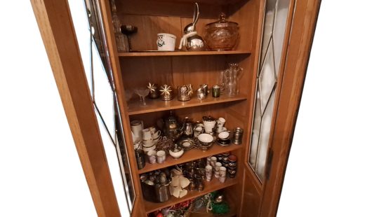 Vitrinenschrank