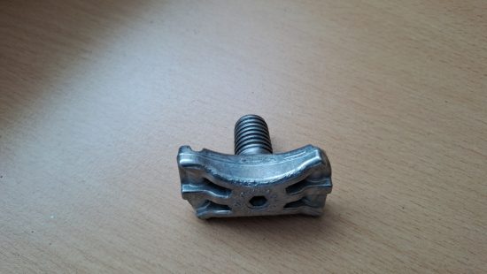 Kreuzschienenverbinder