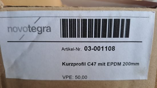 Paletteninhalt mit Montagematerial