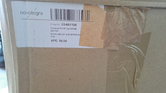 Paletteninhalt mit Montagematerial