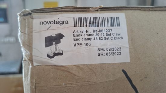 Paletteninhalt mit Montagematerial