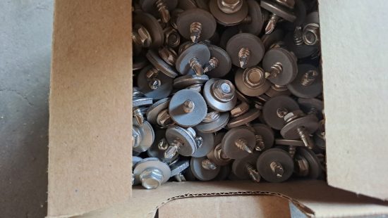 Paletteninhalt mit Montagematerial