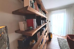 Bücherregal