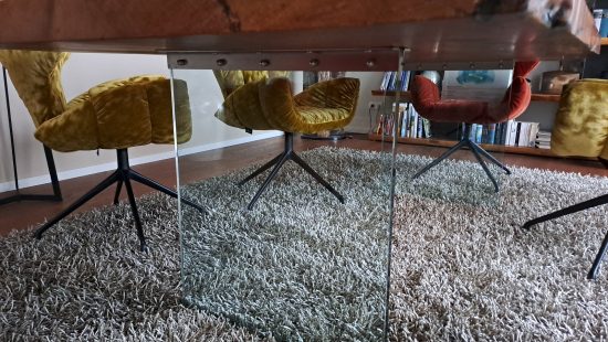 Designer subfossiler Holztisch