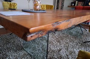 Designer subfossiler Holztisch