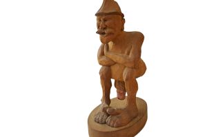 Holzskulptur R