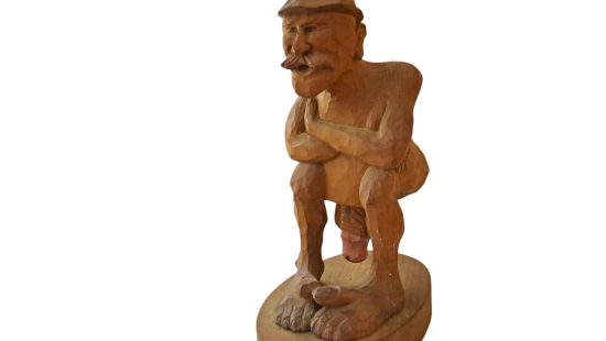 Holzskulptur R