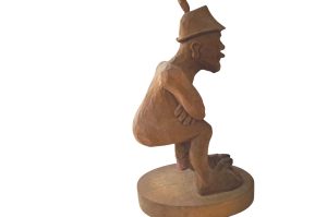 Holzskulptur R