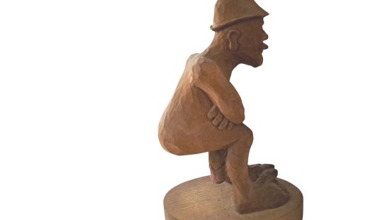 Holzskulptur R