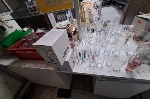 Diverse Gläser KÜ