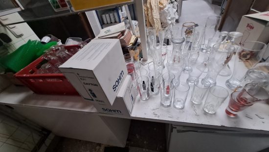 Diverse Gläser KÜ