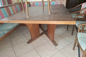 Tische R