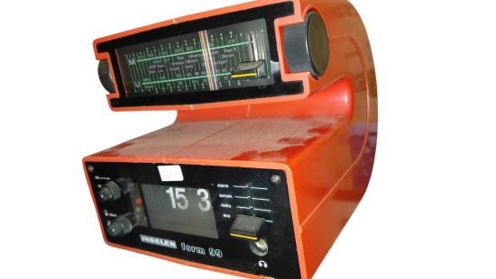 Retro-Radiowecker R1