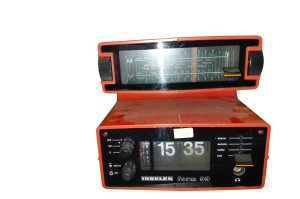 Retro-Radiowecker R1