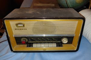 Retro-Radio R2