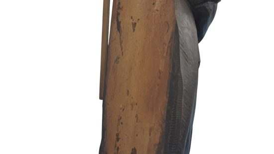 Holzstatue K