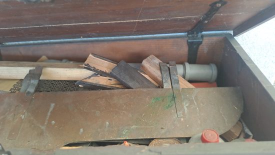 Holztruhe T