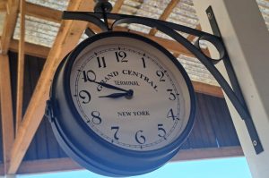 Wanduhr T