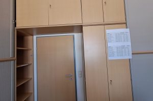 Büroschrank E06