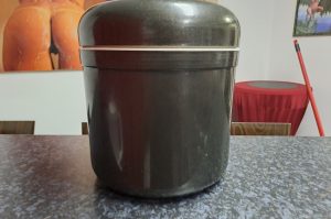 Eiswürfelbehälter