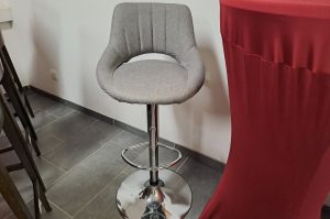 Stehtisch mit Barhocker