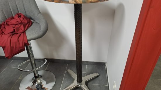 Stehtisch mit Barhocker