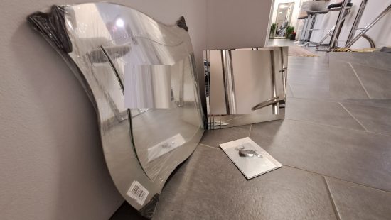 Spiegel und Spiegelfliesen